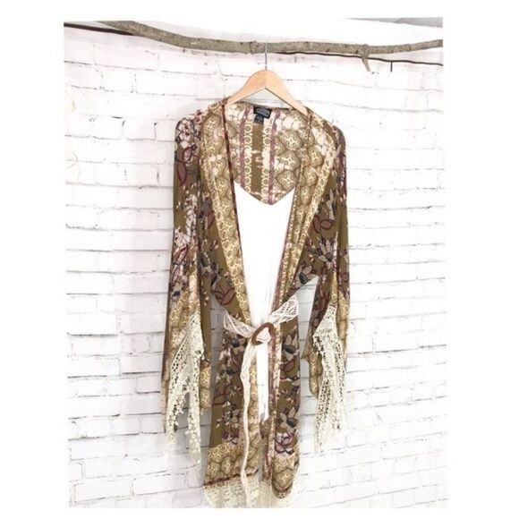 boho Kimono w Crochet Lace Detail & wide sleeves - Picture 2 of 13